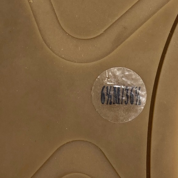 💕SALE💕 Vince Camuto Ettina Silver Metallic Slide - Picture 7 of 10